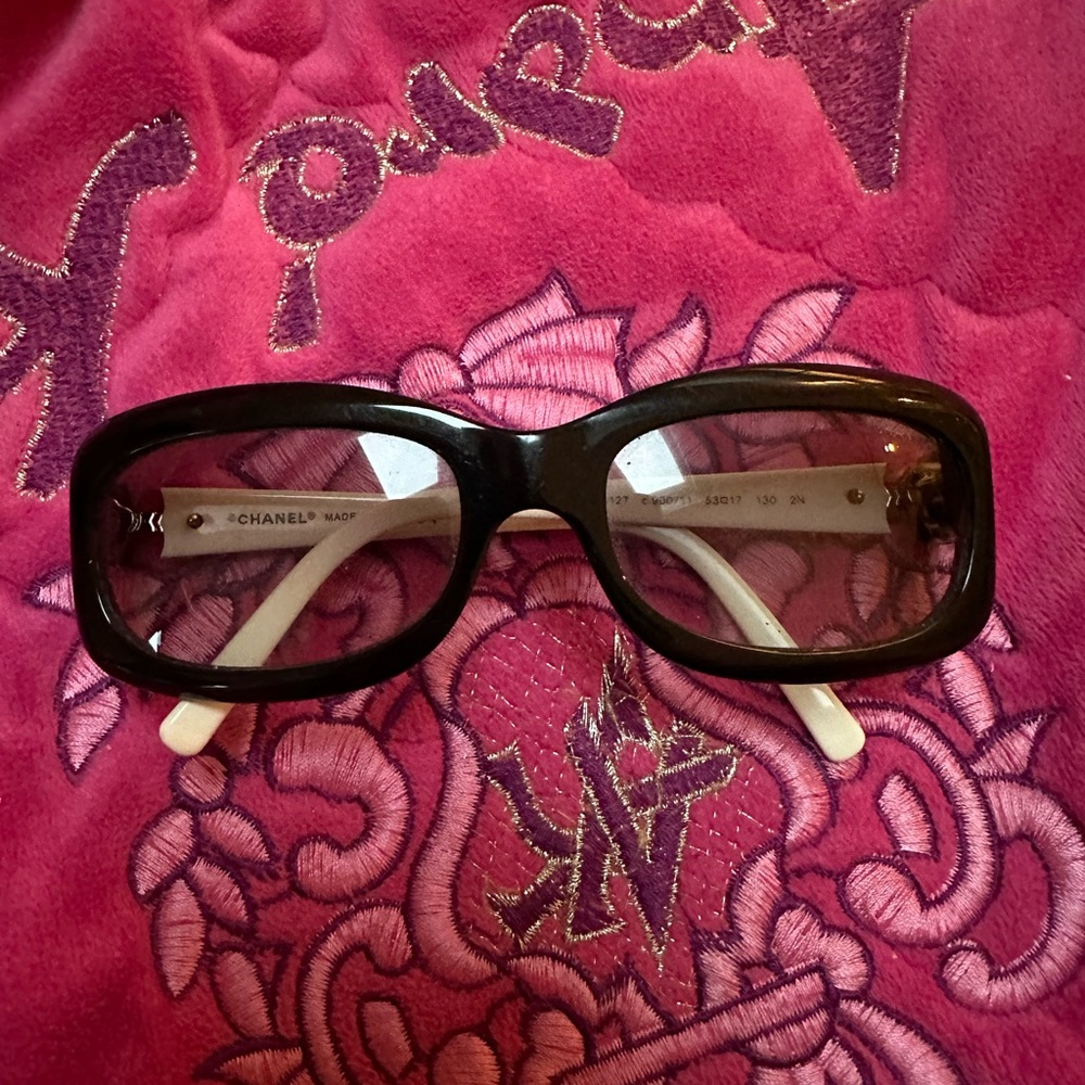 $Rare Auth Chanel Camillia white logo Sunglasses